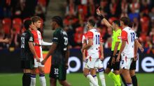 Era su debut en la Champions y lo expulsaron a los 50 segundos: la insólita roja en Slavia Praga vs. Lens