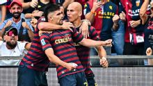 Johan Vásquez le da el empate al Genoa y luego lo expulsan
