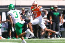 Oklahoma State stuns No. 6 Oregon in 39-31 thriller