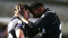 Sob olhares de Neymar e Gabigol, Santos domina o Cruzeiro e vence a terceira seguida no Brasileirão