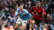 Premier League live updates: Manchester United host City in derby