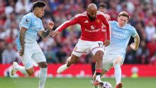 Premier League live updates: Manchester United host City in derby