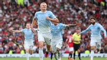 Premier League live updates: Manchester United host City in derby