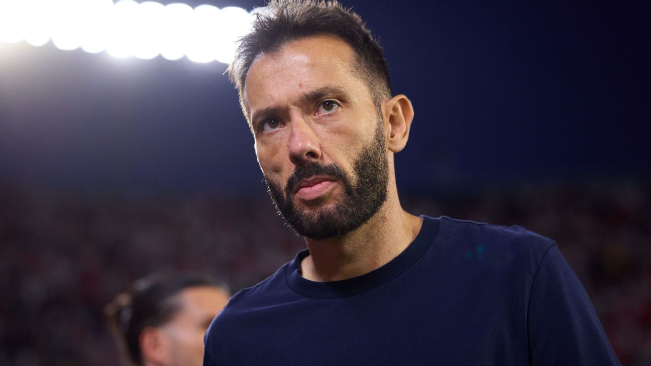 Valencia Sack Carlos Corberán and CEO Ron Gourlay After Winless Start