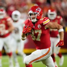 Chiefs' Travis Kelce now No. 2 among TEs in receiving yards
