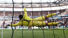 Meet Noah Atubolu, the Bundesliga's 'Penalty Killer' who's saved six in a row