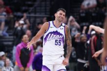 Knicks add free agent John Konchar on one-year deal