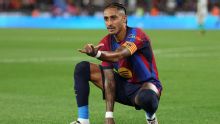 Com hat-trick de Raphinha e gol de Jesus, Barcelona atropela Racing e segue 100% em LALIGA