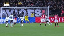 ¡A las nubes! Memphis Depay desperdició el penal sobre la hora para Corinthians vs. Estudiantes