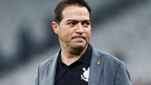 Paz banca Diniz no Corinthians após queda na Libertadores e revela reação de Memphis Depay no vestiário após pênalti perdido