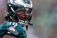 Eagles' Jalen Carter to wear cast on injured wrist vs. Titans