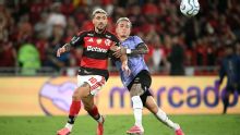 Jogadores do Flamengo detonam o gramado do Maracanã após susto na Libertadores: 'Tem lama pra c***'