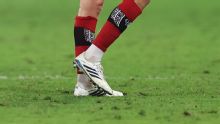 Zagueiro do Flamengo dispara contra gramado do Maracanã: 'Às vezes tem que dar razão a quem fala do sintético'