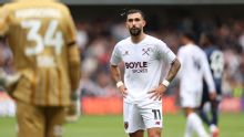 Possível cusparada de ex-alvo de Flamengo e Palmeiras vira polêmica em um dos clássicos mais tensos da Inglaterra