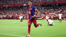 Raphinha anota segundo hat-trick consecutivo, Barcelona vira sobre Sevilla e segue 100% em LALIGA