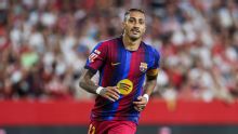 'Bola de Ouro' e comparação com Ronaldo 'Fenômeno': jornais da Espanha se derretem após mais um hat-trick de Raphinha pelo Barcelona