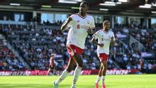 Liverpool vence Bournemouth de Rayan fora de casa e encosta nos líderes da Premier League