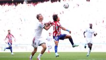 Cimbronazo en el derbi: Giuliano generó penal y roja a Huijsen, Grimaldo adelantó al Atlético Madrid
