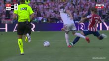 La dura infracción que sufrió Fede Valverde en el derbi ante Atlético de Madrid