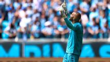 'Recado' ao Palmeiras? Weverton é sincero sobre atuação de gala pelo Grêmio em reencontro: 'Dia especial'