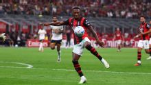 Pervis Estupiñán cumplió en la goleada de Milan ante Lecce por Serie A