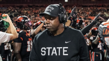 JaMarcus Shephard pays tribute to Mike Leach with gameday outfit