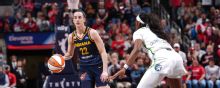 Caitlin Clark y Kelsey Mitchell lideran el triunfo de Fever ante Lynx