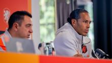 Ao lado de Xavi, Van Dijk discute com jornalistas antes de estreia da Holanda na Nations: 'Isso é uma bobagem'