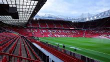 Em crise, United vende pedaços do gramado de Old Trafford por R$ 850