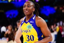 Sparks' Ogwumike tears up in postgame retirement ceremony