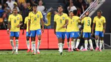 Num gramado desrespeitoso, atuação pobre do Brasil