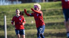 Sinoxolo Cesane, la futbolista africana que juega en Nacional
