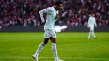 Mbappé sofre lesão no joelho, é cortado da França e retorna ao Real Madrid