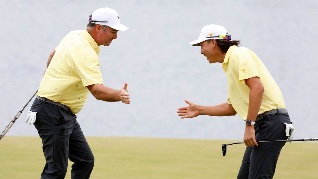 Internationals stun U.S. with sweep to gain rare Presidents Cup lead