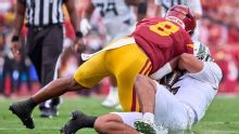 NCAA: USC suspende a LB Desman Stephens tras golpe a QB de Oregon