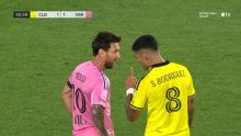 Lionel Messi y su cara a cara con el uruguayo Santiago Rodríguez en la MLS