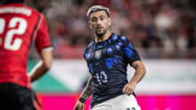 Giorgian De Arrascaeta sufrió una lesión en su brazo en el partido de Uruguay contra Corea del Sur