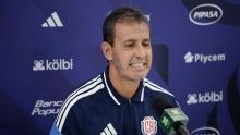 Costa Rica despidió a Bocha Batista tras siete meses y anunció a Bryan Ruiz como interino