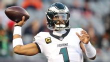 QB Jalen Hurts, de Eagles, descartado vs. Panthers por coágulo sanguíneo