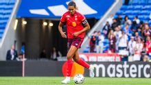 Muitos gols e indicada à Bola de Ouro: a zagueira-artilheira que brilha no Lyonnes e o que assistir no Disney+