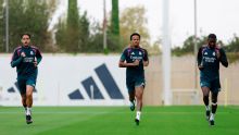 Zagueiro do Real Madrid sofre lesão idêntica à de Paulinho, do Palmeiras; veja boletim
