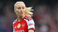 Un tremendo blooper terminó en el penal más insólito del año en Paris FC ante Arsenal por la Champions femenina