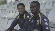 Markelo en Bonnah naast voetbalvrienden ook concurrenten bij Vitesse: "We gunnen het elkaar"