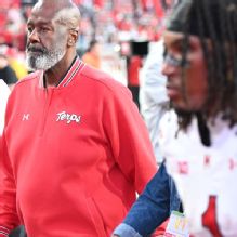 Sources: Maryland fires football coach Mike Locksley