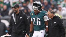 Eagles RB Saquon Barkley leaves game with hamstring injury