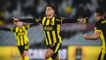 Peñarol le ganó de forma agónica a Racing en el Centenario
