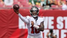 Quem é o quarterback que sequer foi draftado e agora tenta tirar os Bucs do 'buraco' na NFL