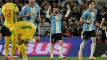 No adeus à seleção argentina, Messi marca, dá assistências e se emociona em vitória sobre Benin