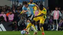 Jornal argentino se surpreende com Giay, do Palmeiras, como titular na despedida de Messi da seleção: 'História inexistente'