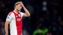 Ajax-spits Dolberg rest van het seizoen uitgeschakeld door zware knieblessure